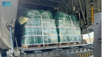 الطائرة السعودية الـ67 تصل العريش محملة بمساعدات إنسانية عاجلة لأهالي غزة